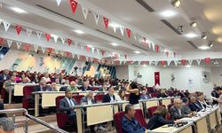 Çiğli Meclisi'nde tansiyon yükseldi: Yıldız’ın parti değişikliği tartışma yarattı