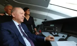 Erdoğan hızlı trenin test sürüşünde vatman koltuğuna oturdu