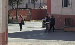 8. sınıf öğrencisinin çantasından kurusıkı tabanca çıktı: Öğrenci ve ailesi gözaltında