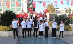 Efes Selçuk'ta engel tanımayan gençlerden Cumhuriyet coşkusu