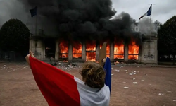Fransa'da protestolar şiddetlendi: 2 bin 400 gözaltı, Macron'dan sükunet çağrısı