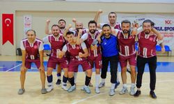 İKÇÜ Personel Futsal Takımı İzmir şampiyonu oldu: Hedef Ege finalleri