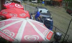 Otomobil yayaların arasına daldı: 3 yaralı