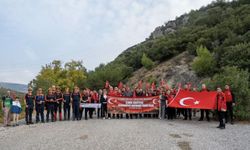 İzmir’de Cumhuriyet’in 103. yılı için Homeros Vadisi’nde yürüyüş düzenlendi