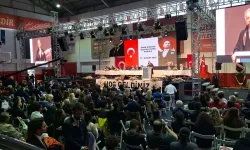 İzmir Barosu Genel Kurulu’nda usulsüzlük krizi: Belgeleri kürsüde yırttı!