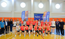 İzmir İl Millî Eğitim Müdürlüğü Kadın Voleybol Takımı ilk katılımında şampiyon oldu
