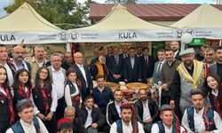 İzmir’de Manisa Kültür ve Sanat Festivali’nde birlik ve beraberlik mesajları