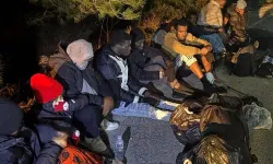 İzmir’de minibüsten 16 kaçak göçmen çıktı: Organizatör tutuklandı