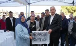 Kemalpaşa Belediyesi’nden tarıma destek: 4 bin kasa dağıtıldı