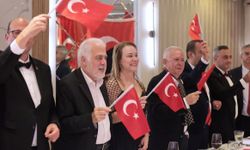 Konak'ta Cumhuriyet coşkusu çocuklar için dayanışmaya dönüştü