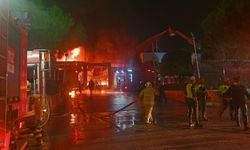 Manisa'da akü fabrikasında yangın çıktı