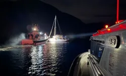 Muğla açıklarında gezi teknesine baskın: 7’si çocuk 15 düzensiz göçmen yakalandı