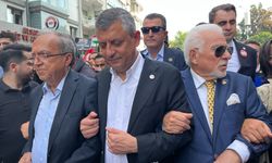 Özgür Özel İzmir’de konuştu: Basının yanındayız