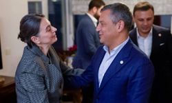 Özgür Özel’den Sinem Dedetaş’a ev hapsinde ziyaret: “Üsküdar’a kafa tutmaktır”