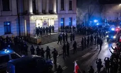 Polonya’da Anayasa Mahkemesi’nde kriz: Cumhurbaşkanı Senegal ziyaretini yarıda kesti