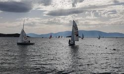Foça’da yelken şöleni başladı: 108 sporcu denize açıldı