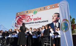 Karşıyakalı öğrencilerden Cumhuriyet Bayramı’na renk katan gösteriler