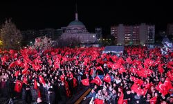Menemen’de Cumhuriyet coşkusu: On binler Blok3 konserinde buluştu