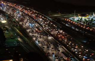 İzmir’de vatandaşlar ömürlerinden kaç yılını yolda harcıyor?