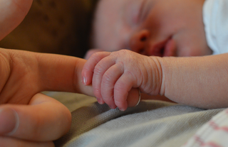 Bakan duyurdu: Doğum izni süresi uzatılıyor