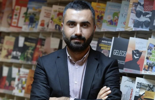 Gazeteci Alican Uludağ gözaltına alındı: Cumhurbaşkanına alenen hakaret ve yanıltıcı bilgi yayma suçlamalarıyla soruşturma