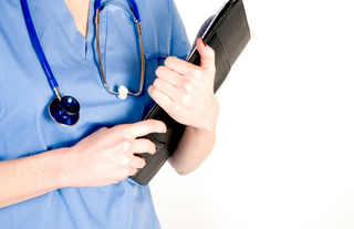 AYM'den sağlık çalışanlarının nöbet ücretleri için karar