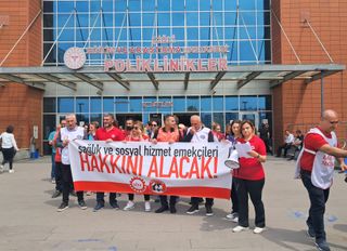 Dev Sağlık-İş’ten İzmir’de eylem: Sorunlarımız masada yok, çözüm istiyoruz!