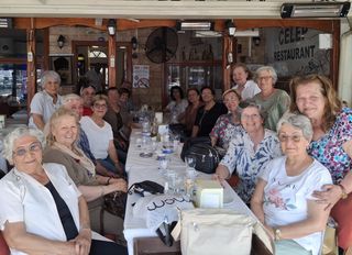 Adabelenliler Foça’da yıllar sonra yeniden buluştu