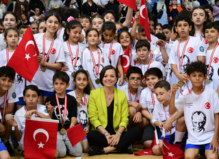Karabağlar’da yaz sporla güzel