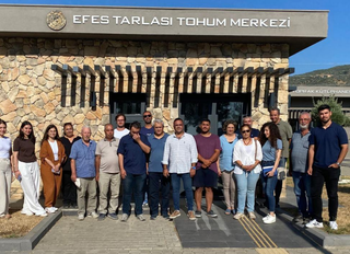 Efes Tarlası Yaşam Köyü’nde şeftali üreticilerine eğitim