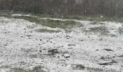 İzmir’de bahar yerini kışa bıraktı: Tire’ye kar yağdı!