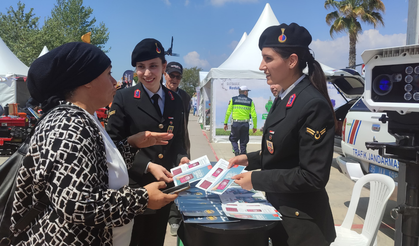 Ödemiş'te jandarmadan fuar ziyaretçilerine KADES bilgilendirmesi!