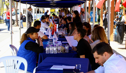 Karabağlar'da iş arayanlarla işverenler aynı çatı altında buluştu