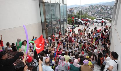 Karabağlar’da 23 Nisan coşkusu: Çocuklar bilim ve sanatla buluştu