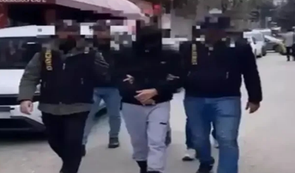 İzmir'de 20'den fazla suç kaydı bulunan çocuk, tartıştığı adamı ağır yaraladı