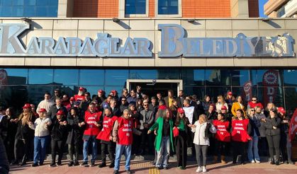 Maaşları ödenmeyen Karabağlar Belediyesi işçileri iş bıraktı