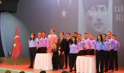 Karabağlar Belediyesi’nde yemin töreni: Yeni memurlar göreve hazır!