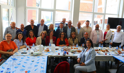 Karabağlar’da muhtarlardan Başkan Helil Kınay’a sürpriz kahvaltı!