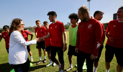 Başkan Yıldız Ünsal’dan Karşıyaka Spor Kulübü’ne moral ziyareti!