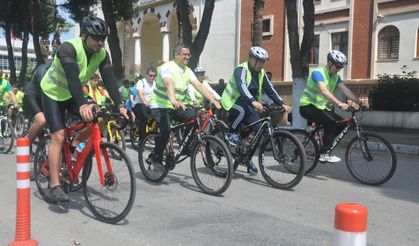 İzmir'de Yeşilay bisiklet turunda sağlıklı yaşam için pedal çevrildi