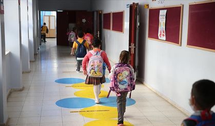 18 milyon öğrenci siyah ayakkabı mı giyecek?