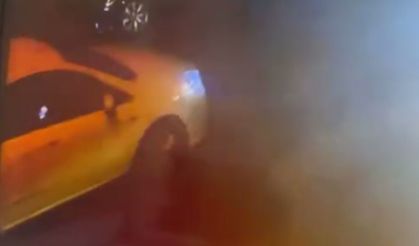 Park halindeki araca tekmeli saldırı