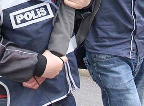 13 yılla aranan şahıs İzmir'de yakayı ele verdi