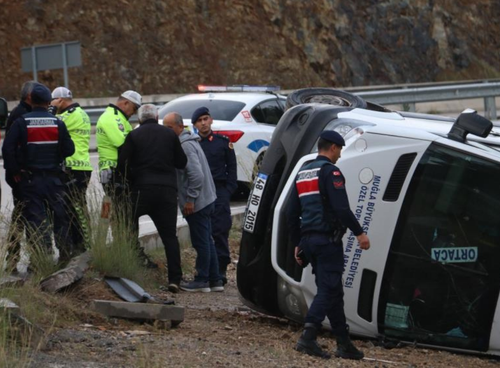 Fethiye–Ortaca minibüsü yağışta devrildi: 7 yaralı
