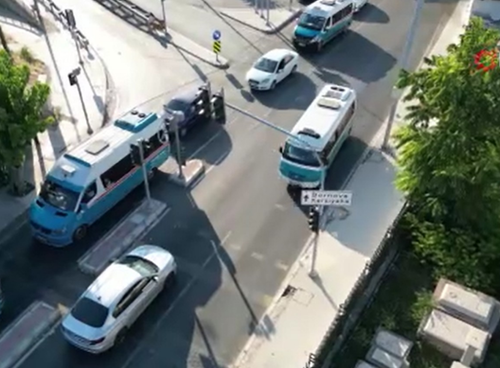 İzmir’de dolmuş şoföründen şoke eden hareket!