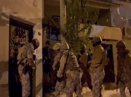 İzmir’de FETÖ operasyonu: 12 gözaltı