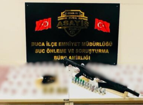 Buca’da polis operasyonu: Evden ruhsatsız silah ve binlerce sentetik ecza çıktı