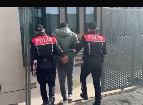 İzmir Emniyet Müdürlüğü’nden operasyon: 15 yıl hapis cezası bulunan şüpheli yakalandı