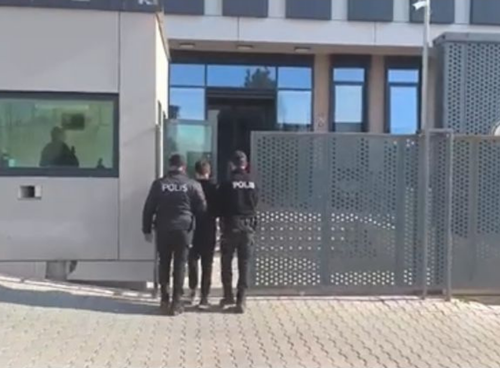 İzmir’de 33 yıl hapis cezasıyla aranan şahıs yakalandı