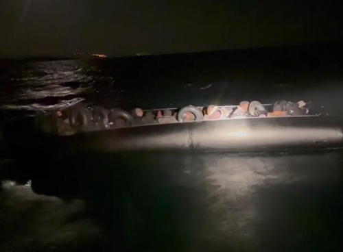 Seferihisar açıklarında 45 düzensiz göçmen yakalandı